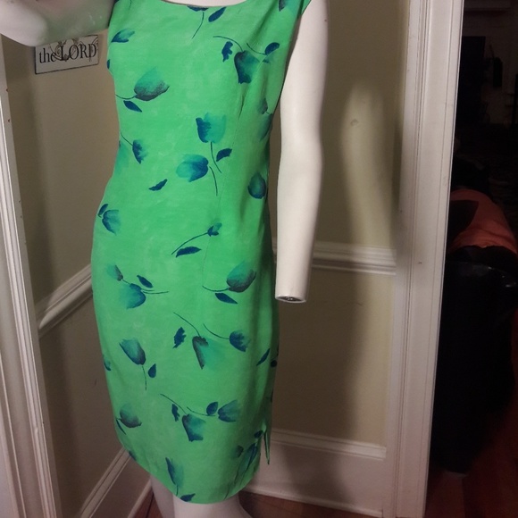 Expo petite ladies dress - Picture 3 of 5